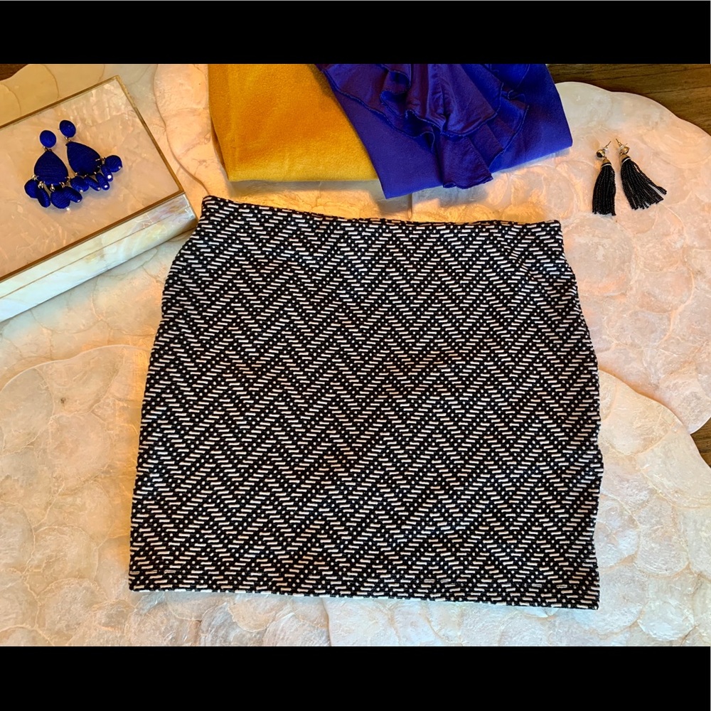 Zara Trafaluc Black/Beige Geometric Mini Skirt